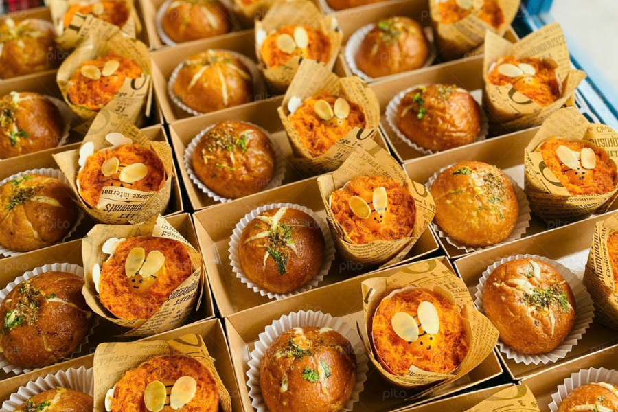 Box Bánh Mì Bơ Tỏi + Bông Lan Trứng Muối Chà Bông 2