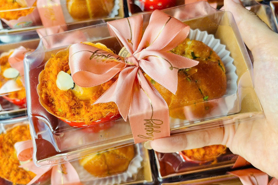 Box Bánh Mì Bơ Tỏi + Bông Lan Trứng Muối Chà Bông 3