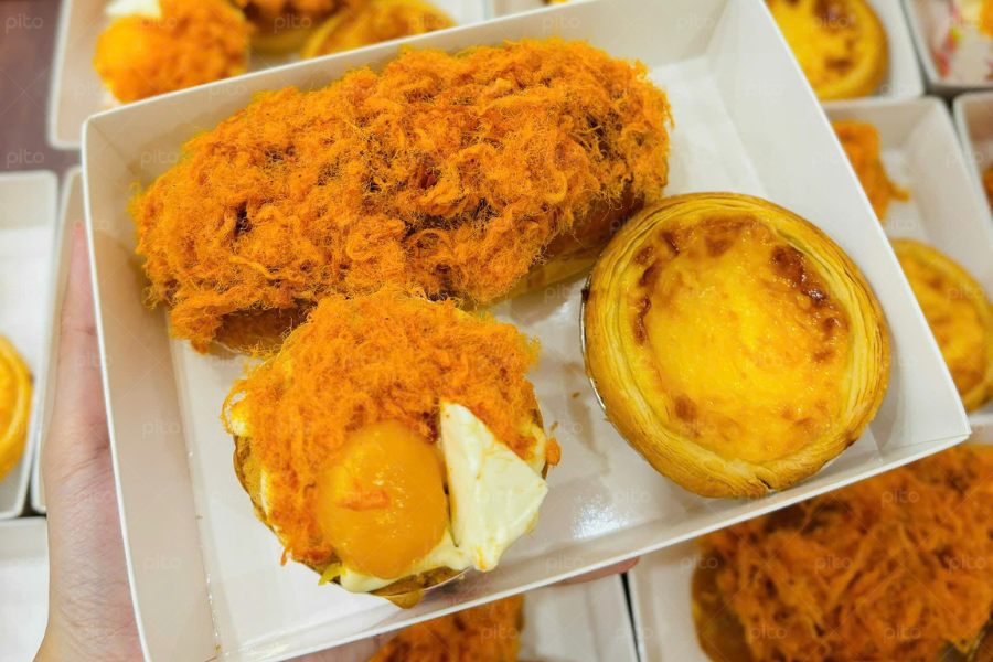 Box 3 Bánh Tart Trứng Bông Lan Trứng Muối Và Bánh Mì Chà Bông