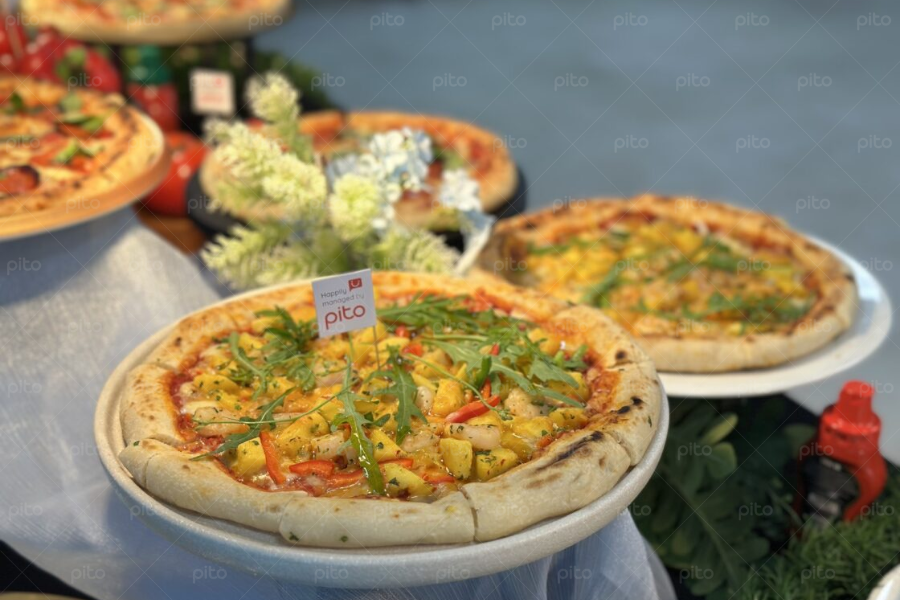 Tiệc Buffet Pizza 4