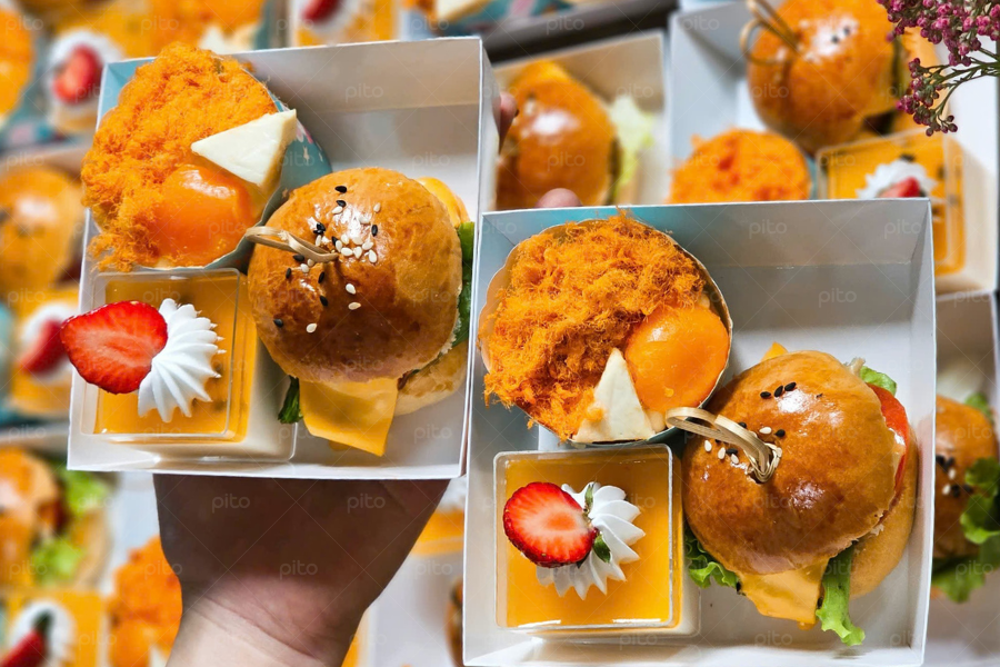 Box Bánh Hamburger Bông Lan Trứng Muối Và Mousse Chanh Dây 4
