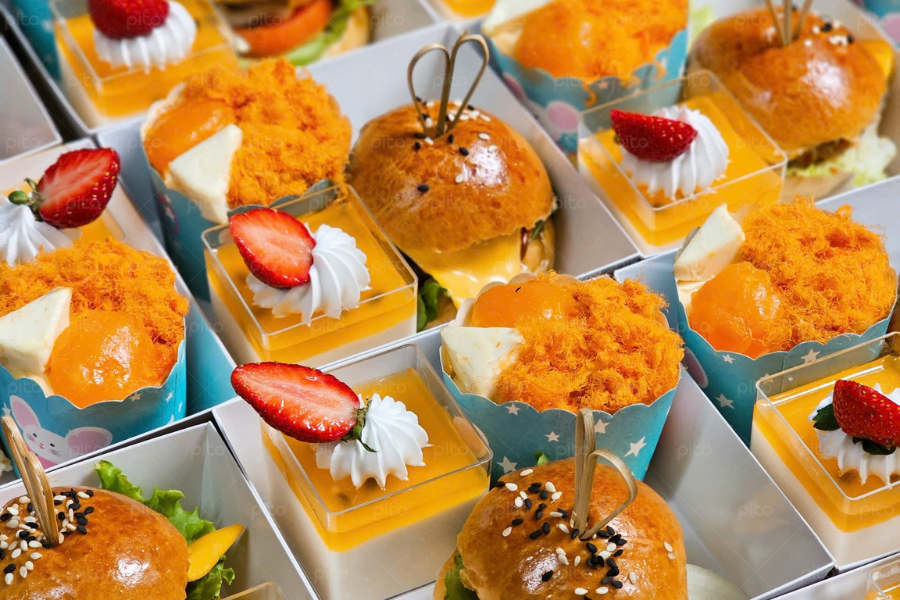 Box Bánh Hamburger Bông Lan Trứng Muối Và Mousse Chanh Dây