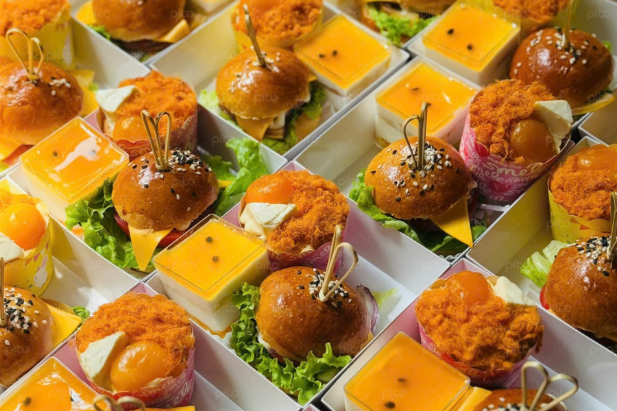 Box Bánh Hamburger Bông Lan Trứng Muối Và Mousse Chanh Dây 2