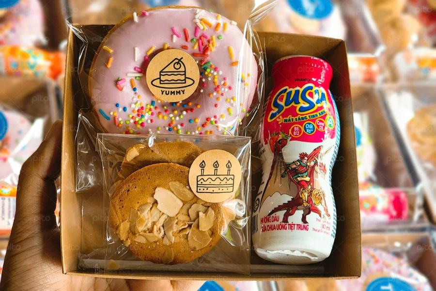 Box Bánh Donut Bánh Ngói Hạnh Nhân Và Sữa 2